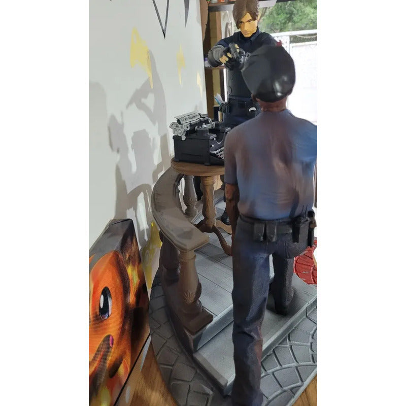 Figura Acción Leon Kennedy Con Zombie Resident Evil