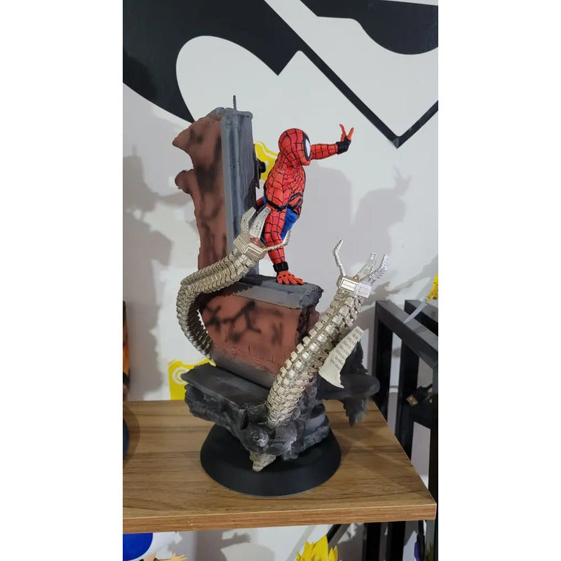 Figura De Acción Spiderman Con Buitre Estatua