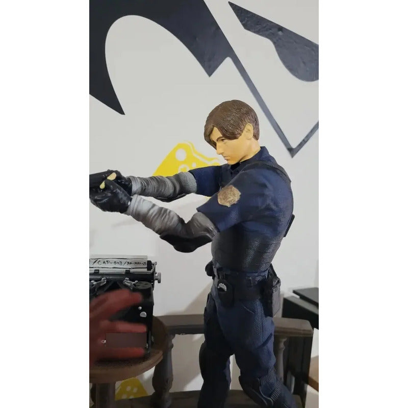 Figura Acción Leon Kennedy Con Zombie Resident Evil