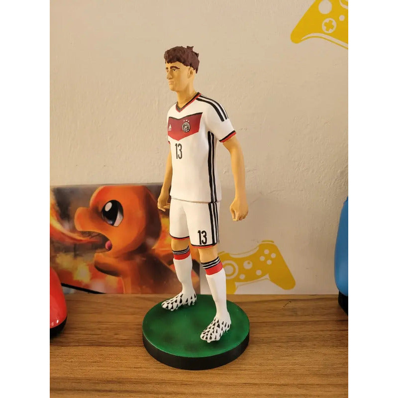 Figura De Futbolista Thomas Muller Con Alemania