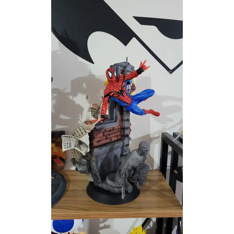 Figura De Acción Spiderman Con Buitre Estatua
