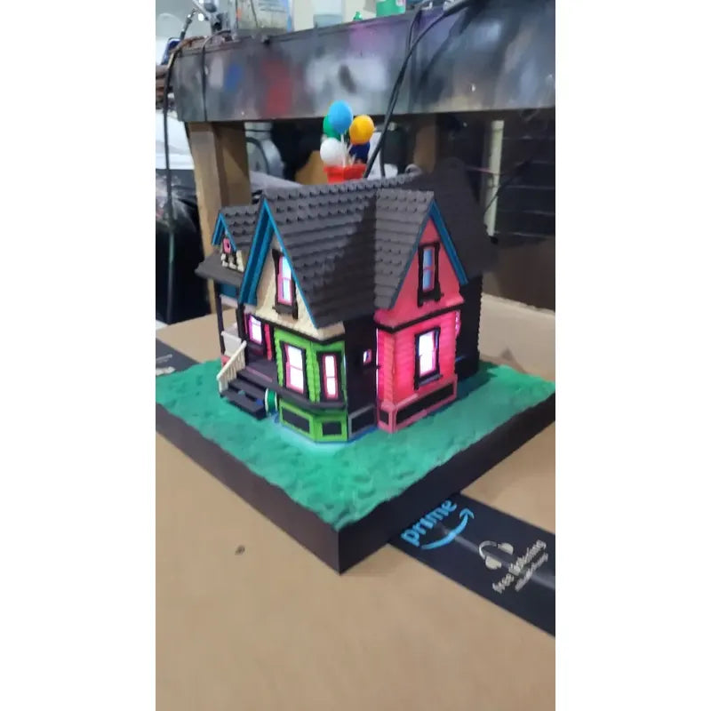 Casita De Up Una Aventura De Altura Ellie Y Carl Con Luz  Todos