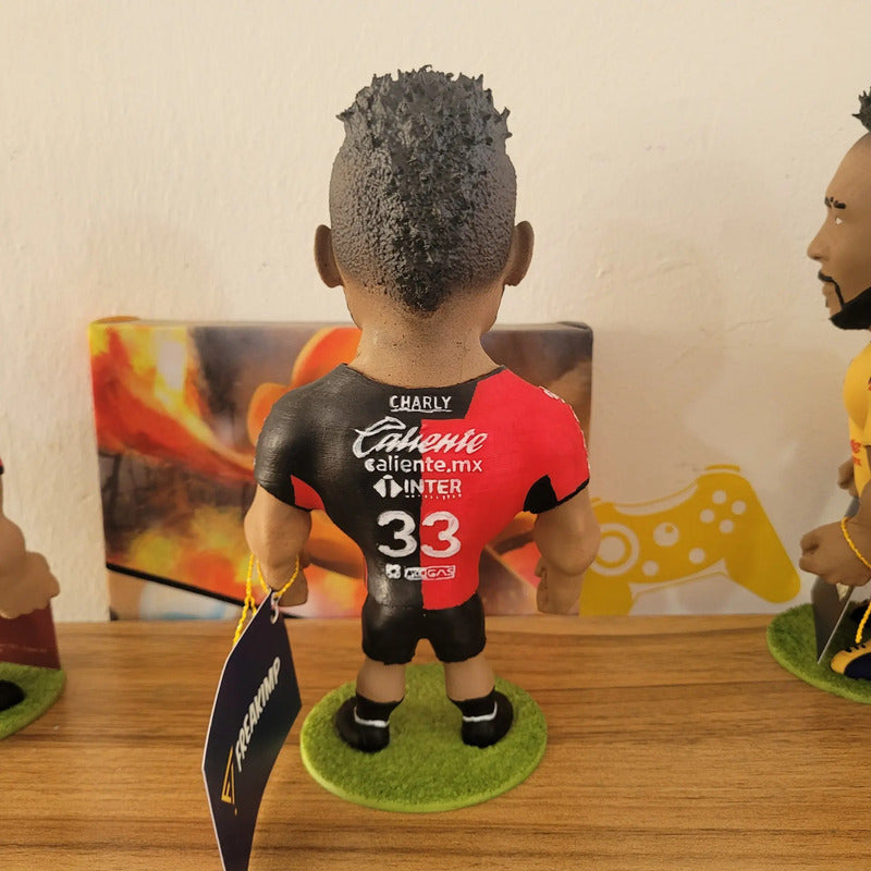 Figura De Futbolista Fuertecito Julian Quiñones Con America