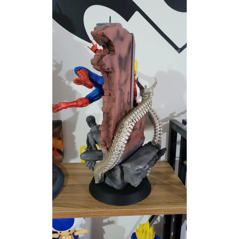 Figura De Acción Spiderman Con Buitre Estatua