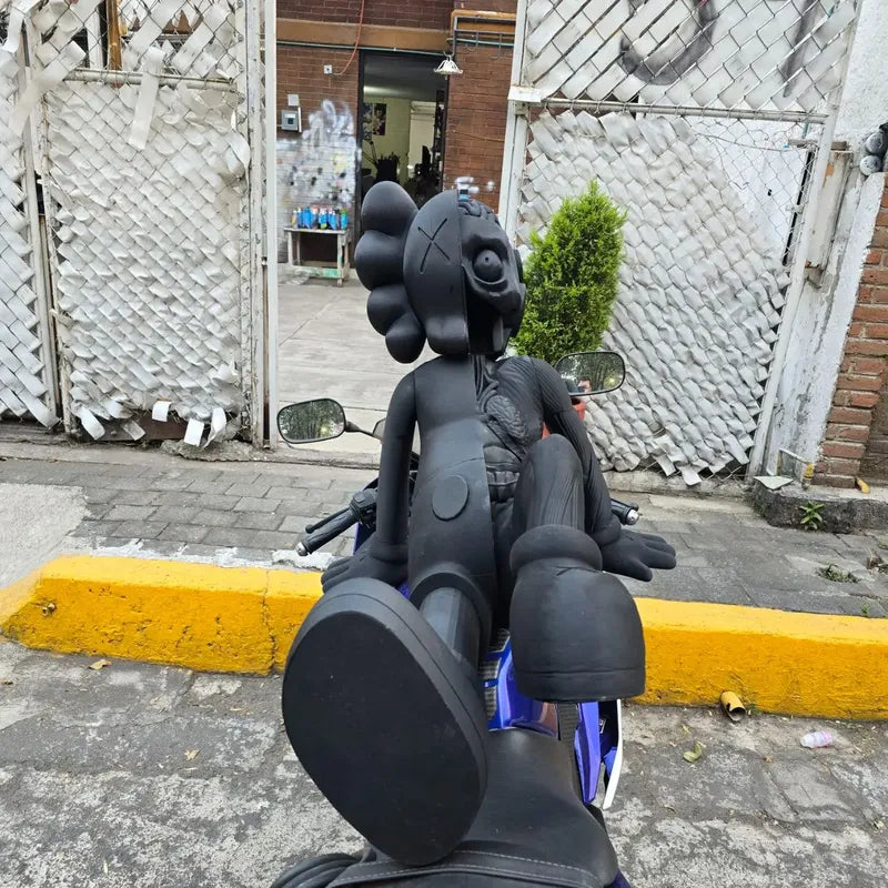 Figura Kaws 60 Cm